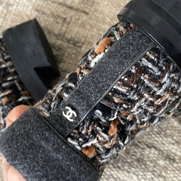 CHANEL Black Quilted Interior Boots - Picture 4 of 9